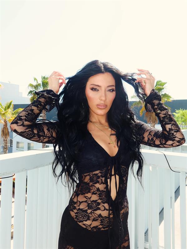 Niki DeMartino Niki DeMartino