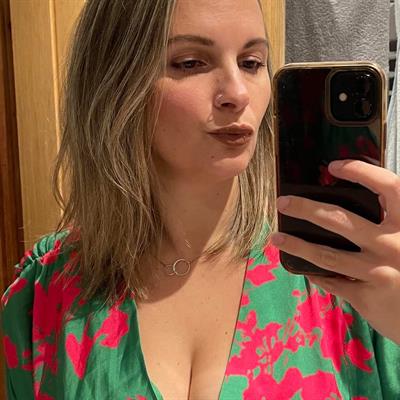 Jodie taking a selfie