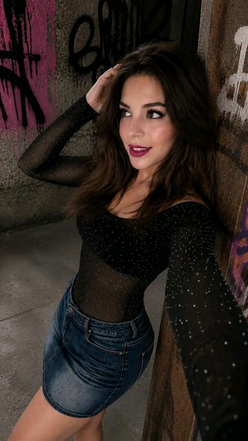 Nati Tulipa taking a selfie