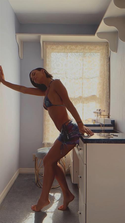 Sexy Bikini model Rachel Cook - Photoshoot 