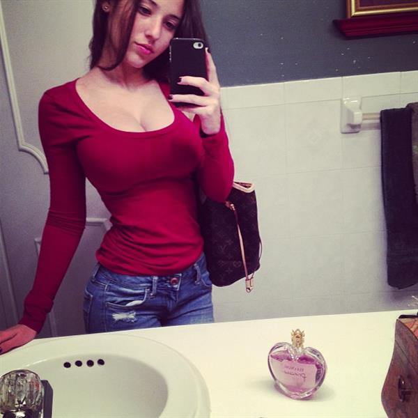 Angie Varona taking a selfie