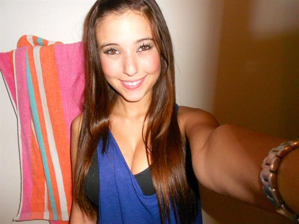 Angie Varona taking a selfie