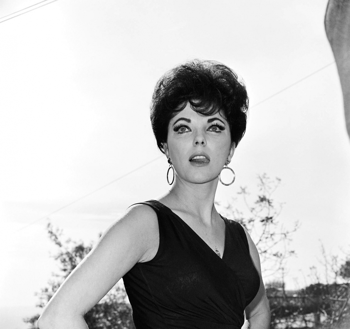 Joan Collins Pictures. 