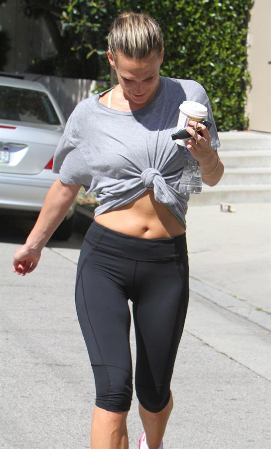 Molly Sims in Yoga Pants