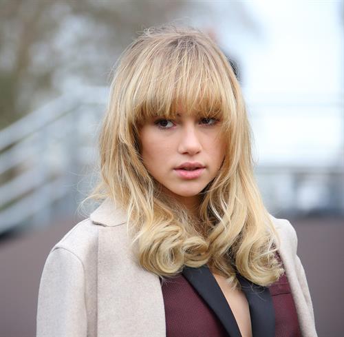 Suki Waterhouse