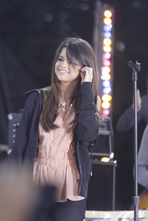 Selena Gomez performs at the Good Morning America GMA Summer Concert Series in New York City on June 17, 2011