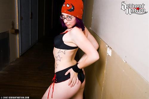 Zoe Quinn in lingerie