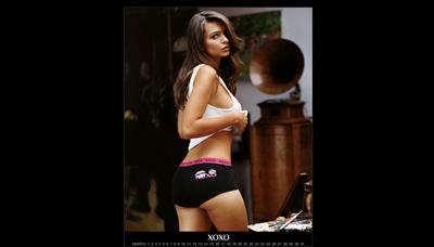 Emily Ratajkowski - ass