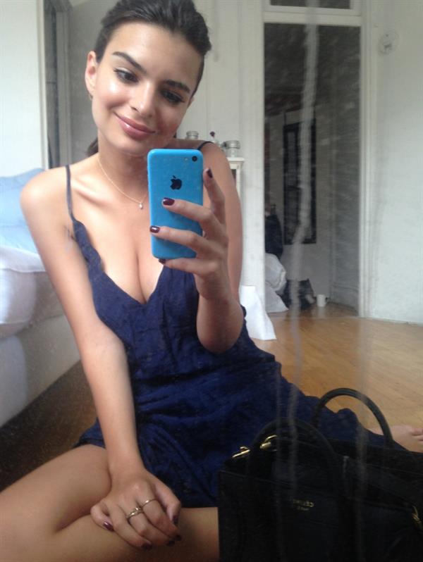 Emily Ratajkowski taking a selfie