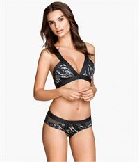 Emily Ratajkowski in lingerie