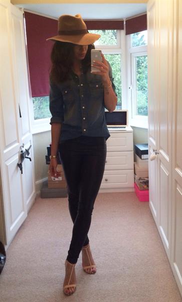 Danielle Peazer taking a selfie