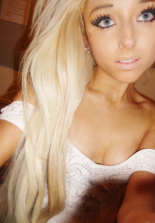 Chloe Harwood taking a selfie